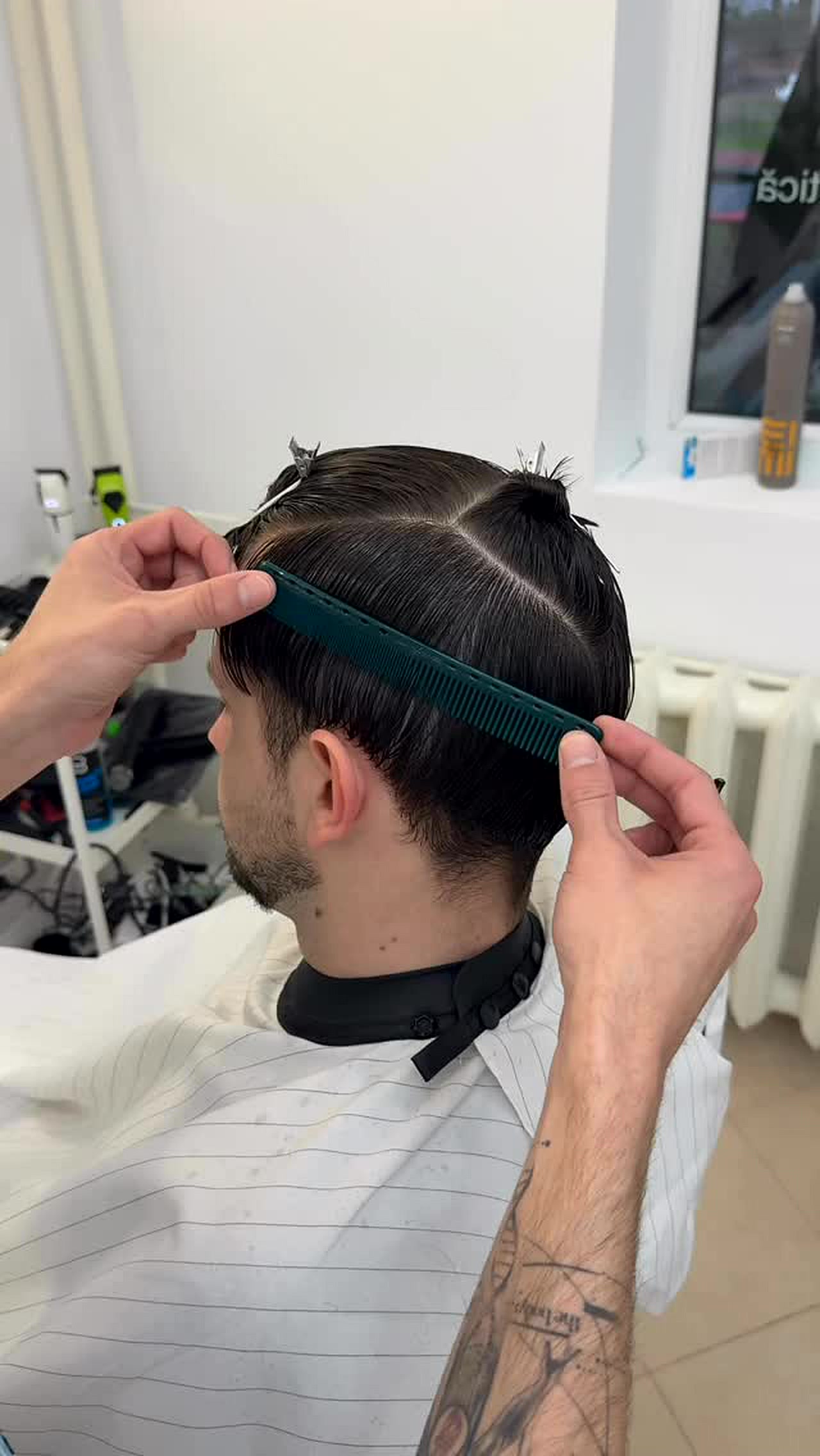 Barber la lucru — Johnny ABC
